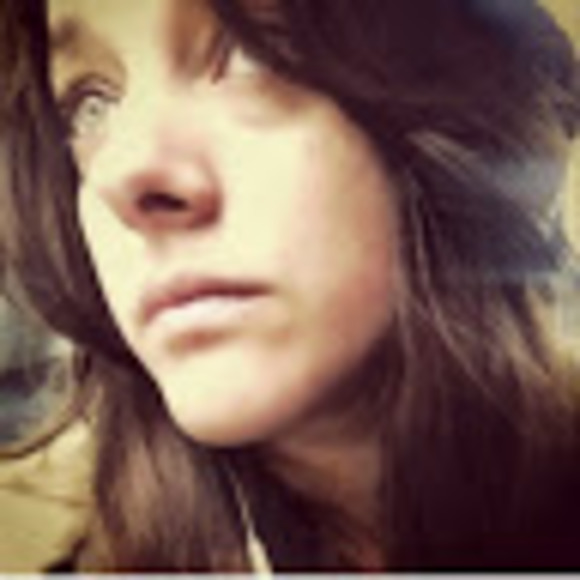 Meet your Posher, Laura - Picture 1 of 1